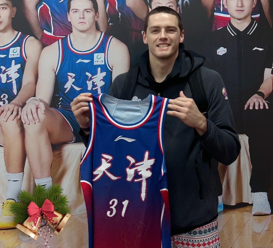 新球体育下载-广州vs天津前瞻：广州近5战4胜状态出色，低迷天津难爆冷