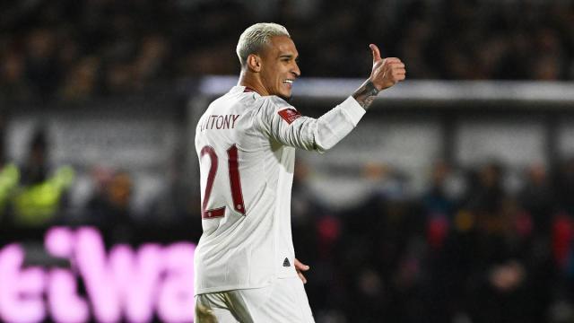 两球领先后被扳平 曼联磕磕绊绊战胜低级别对手