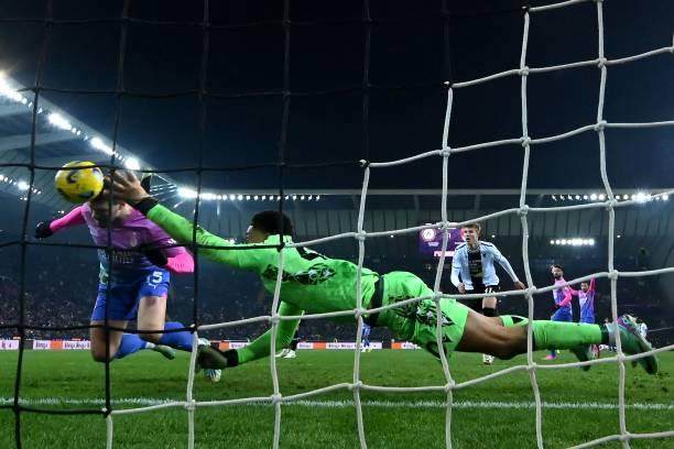 1705800171332017262.jpg 新球体育下载-迈尼昂勇敢回应种族歧视,最强替补助米兰逆转绝杀