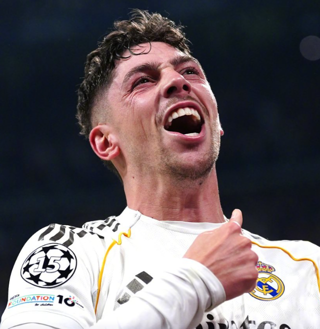 新球体育下载-5-2!欧冠5队晋级在望:巴黎+皇马大胜,黑马或携手4豪门进8强