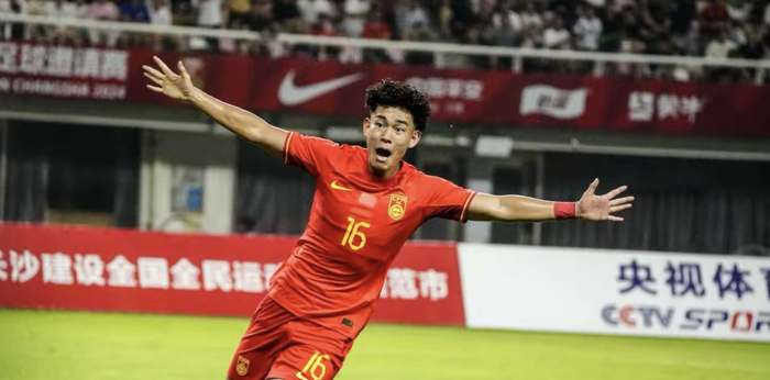 新球体育下载-报废了?何小珂才22岁踢不上中乙,球迷:可退役当青训教练|青岛市|中超|青岛西海岸|球队|中甲_新浪体育_新浪新闻