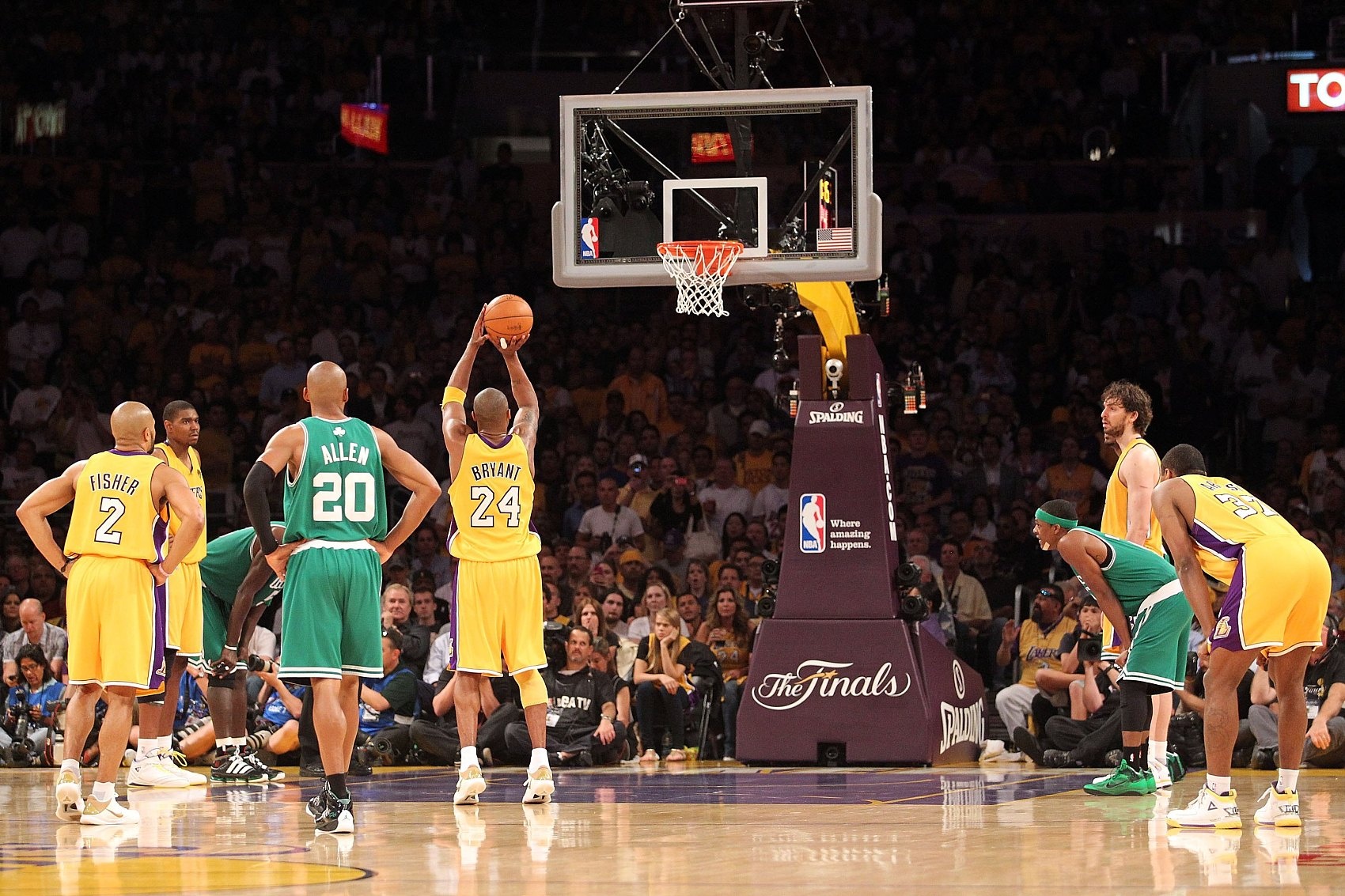 新球体育-NBA球员收入哪家强?乔丹45亿居首 LBJ压奥胖 科五库六&三少前十