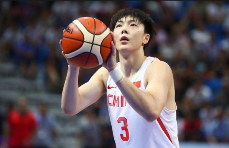 新球体育-男篮备战热身赛，郭士强短训营19选12，徐昕或国家队首发