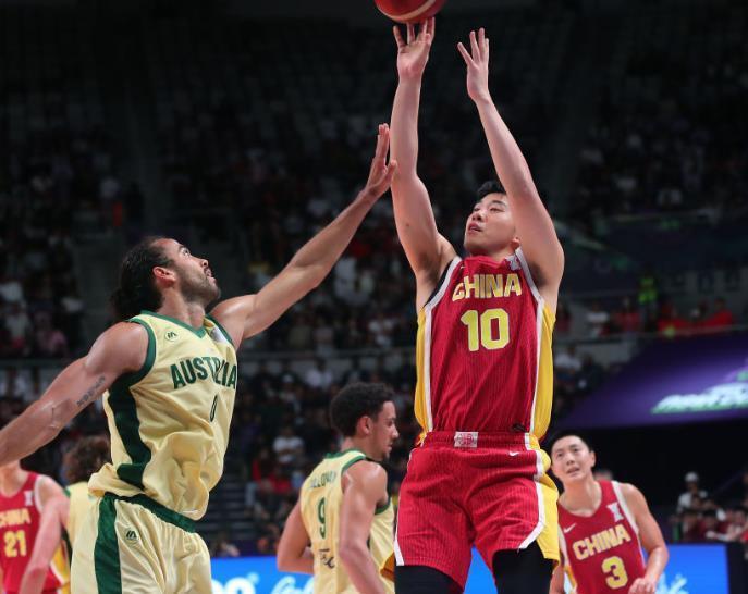 新球体育-男篮备战热身赛，郭士强短训营19选12，徐昕或国家队首发